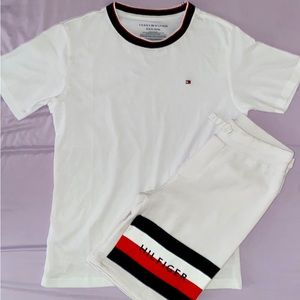 Tommy Hilfiger 2 piece set. Boy Size Medium
